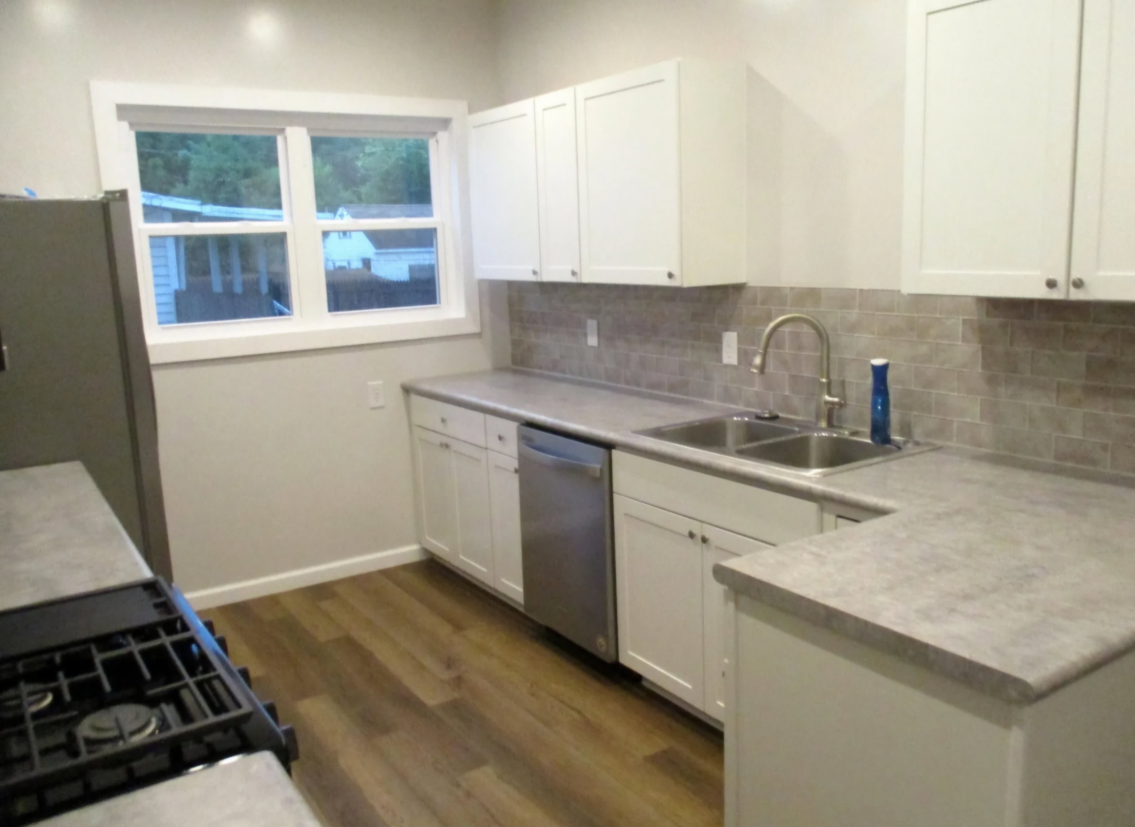 516 Riverside Drive – photo 3