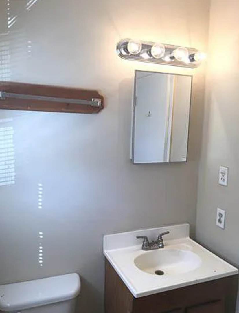 Charming Spacious Renovated 2 Bedroom Units In A Great Location – photo 5
