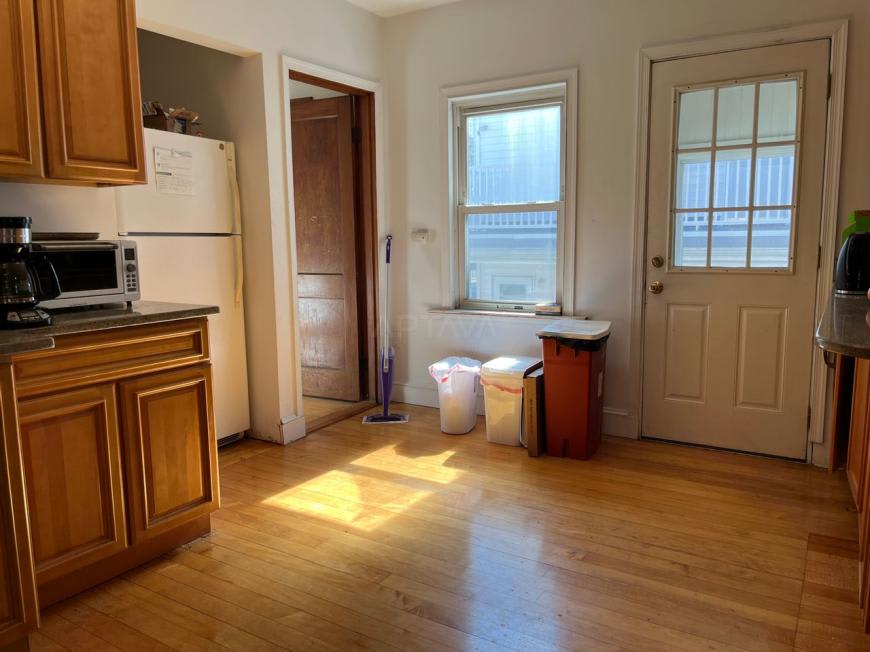11 Dickson St. – photo 4