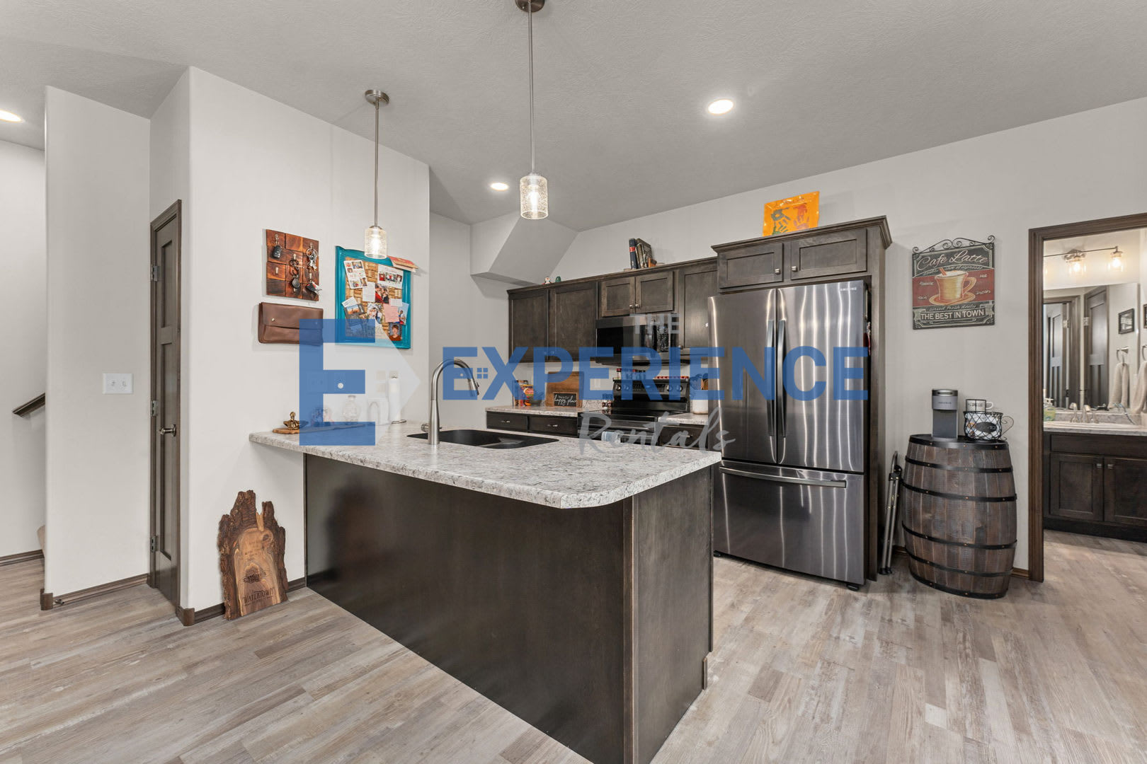 Spacious 3-Bedroom End-Unit Townhome with Main-Level Primary Suite! – photo 4
