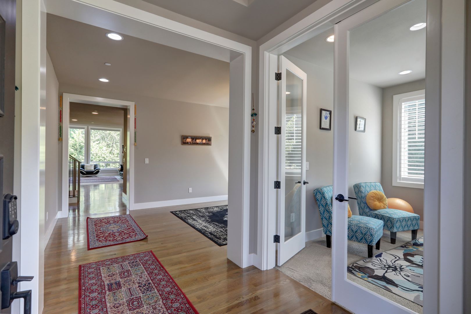 Stunning 5-Bedroom Sammamish Home with Main-Level Guest Suite – photo 3
