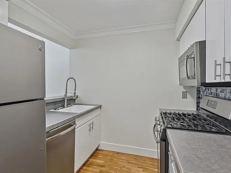 700 Pacific St – photo 3