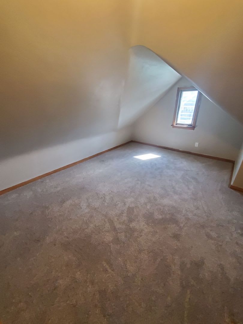 4 Bedroom Single Family – photo 2