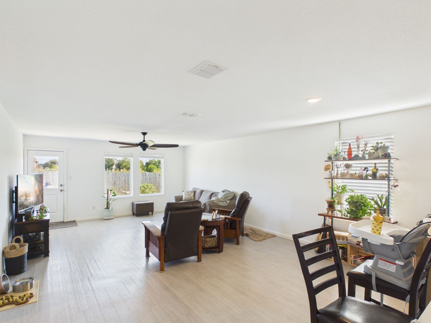3-Bedroom Home with Updated Kitchen, Garage & Covered Porch – photo 4