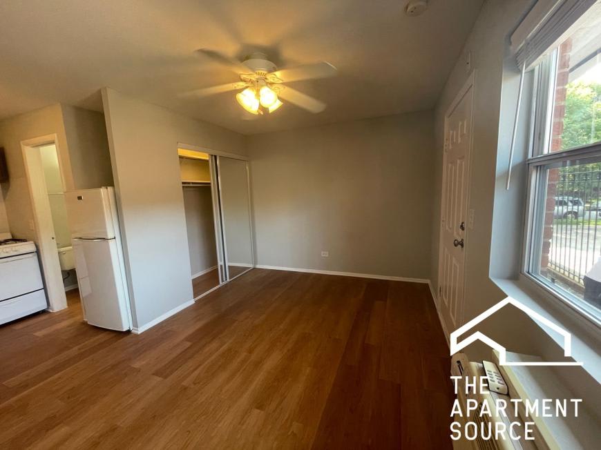 4537 North Dover St. – photo 3
