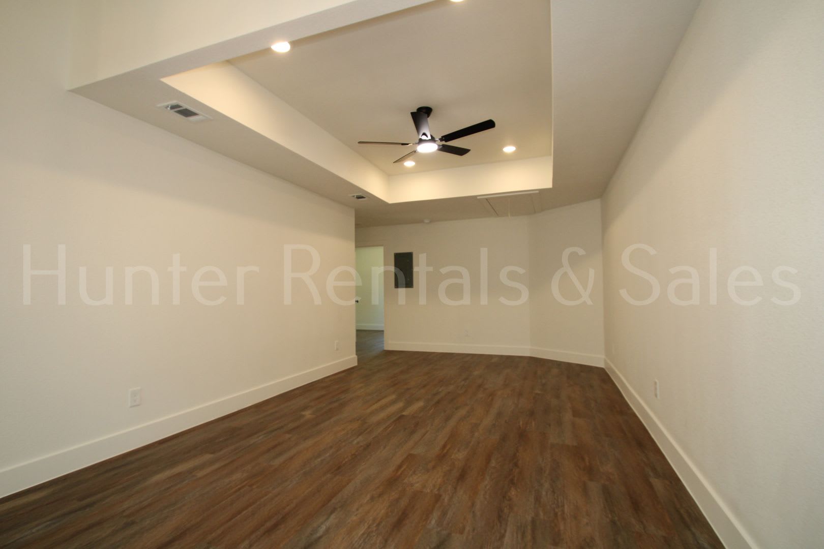 Newly Renovated 2 Bedroom Duplex – photo 5