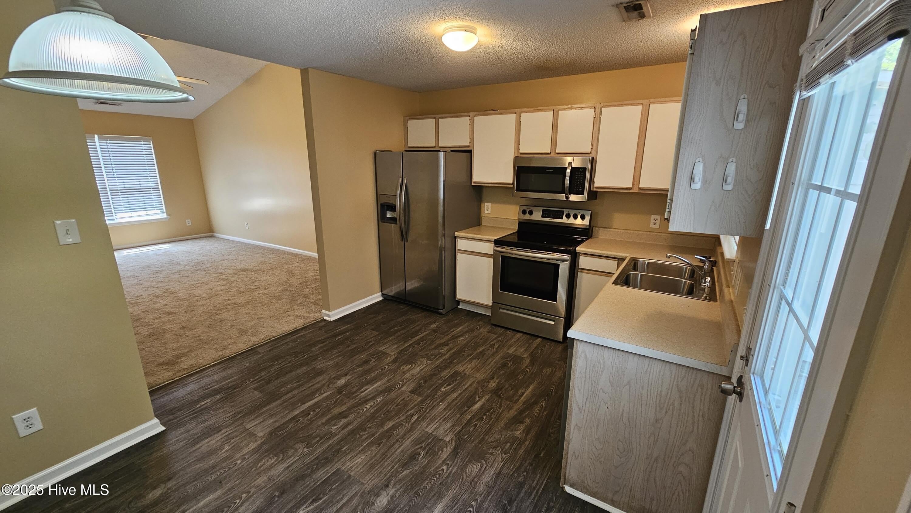 573 Corbin Street – photo 4