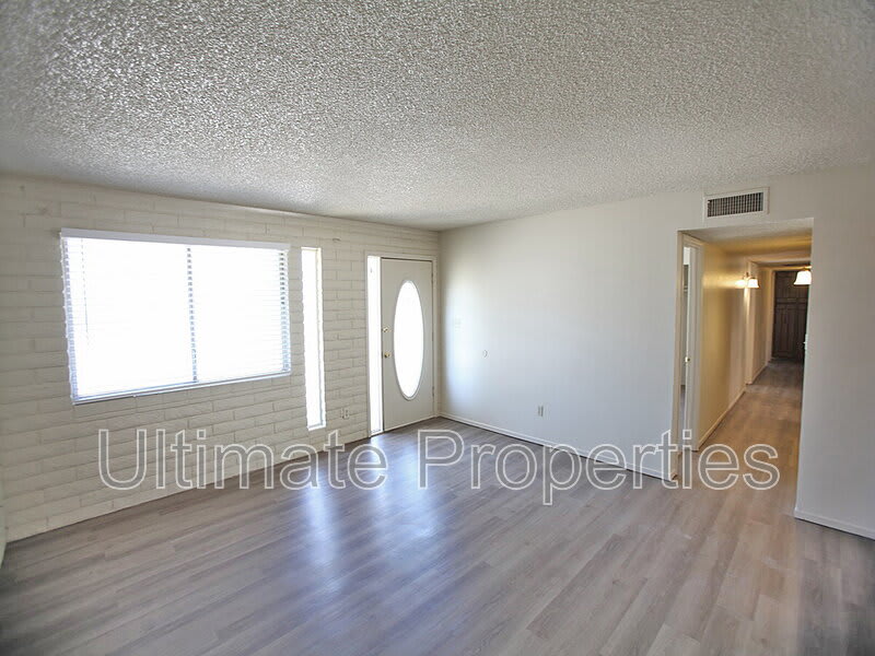 6043 N 71st Ln – photo 5