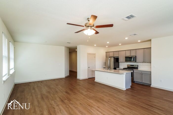 13709 Mcarthur Drive – photo 5