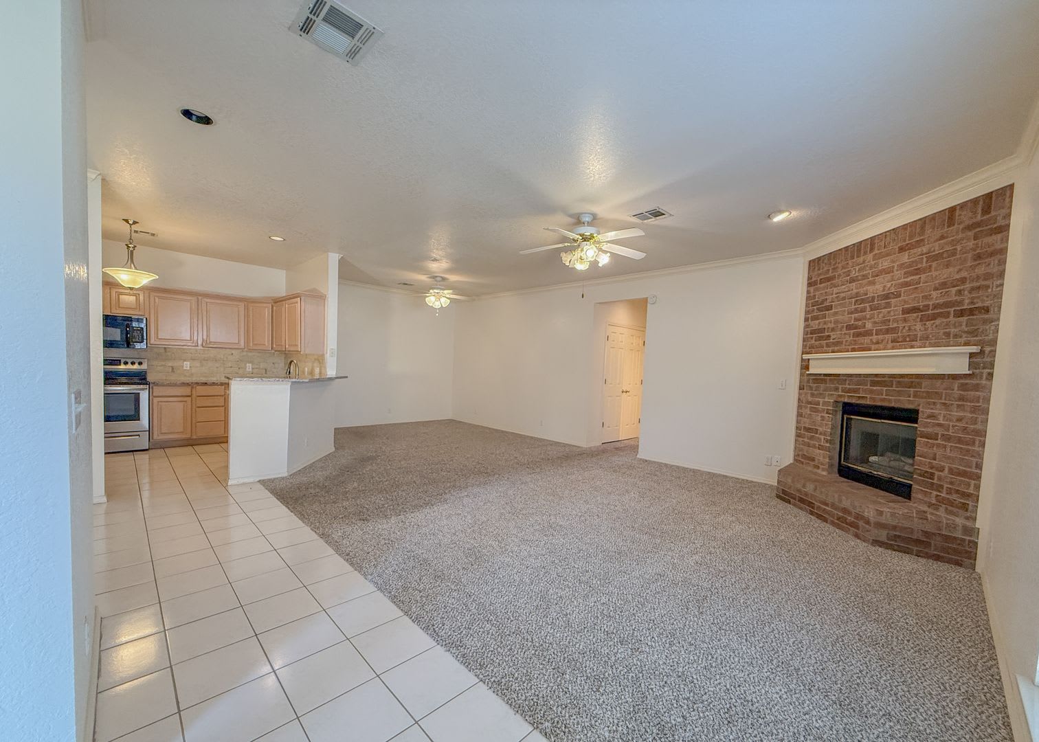 Lawncare Included! Gated Garden Home in Vintage Gardens! – photo 3
