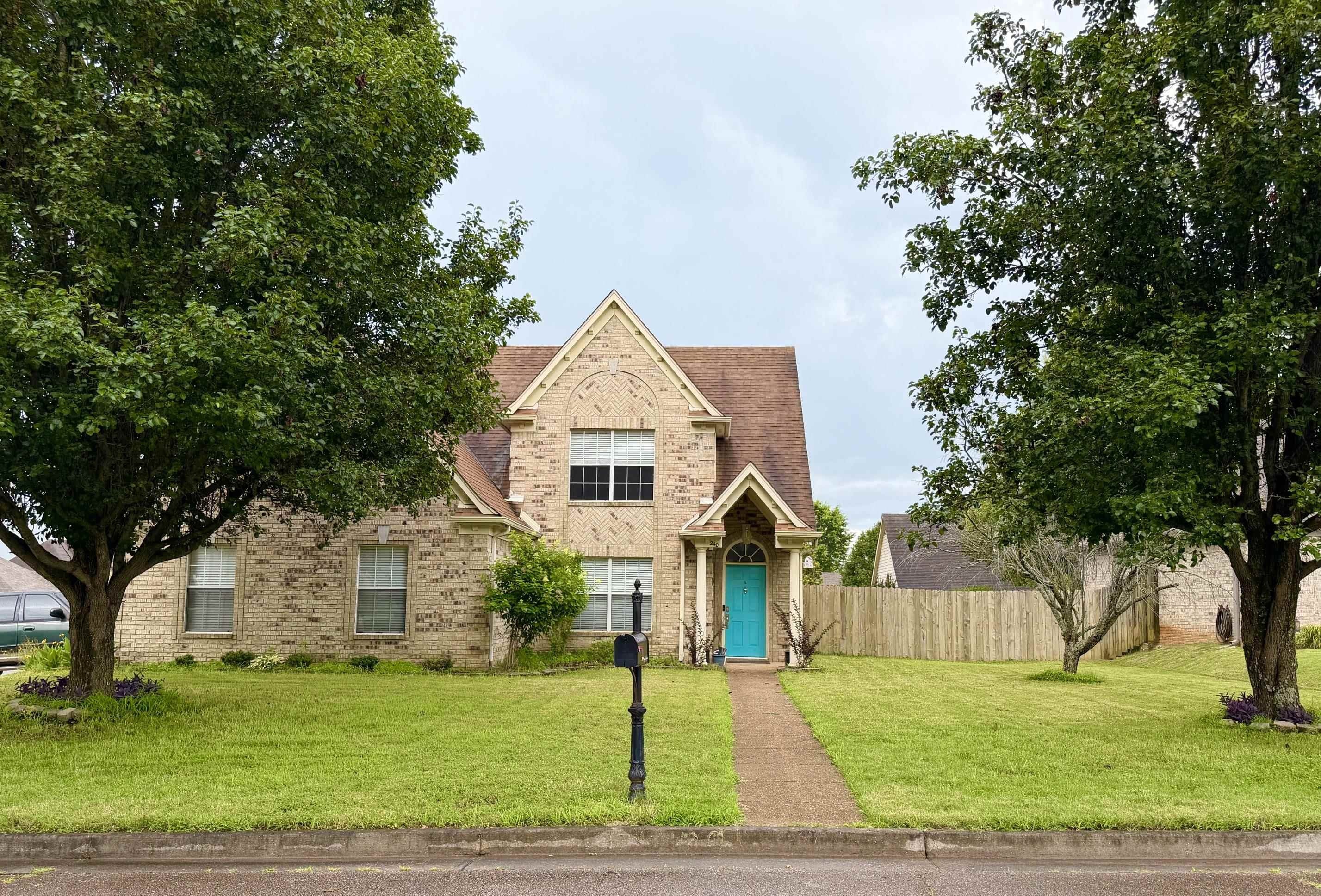 240 MAGNOLIA GARDEN Ln – photo 2