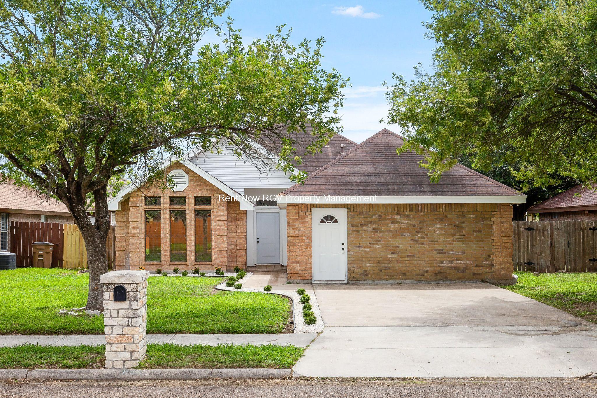 818 Diana Dr – photo 1