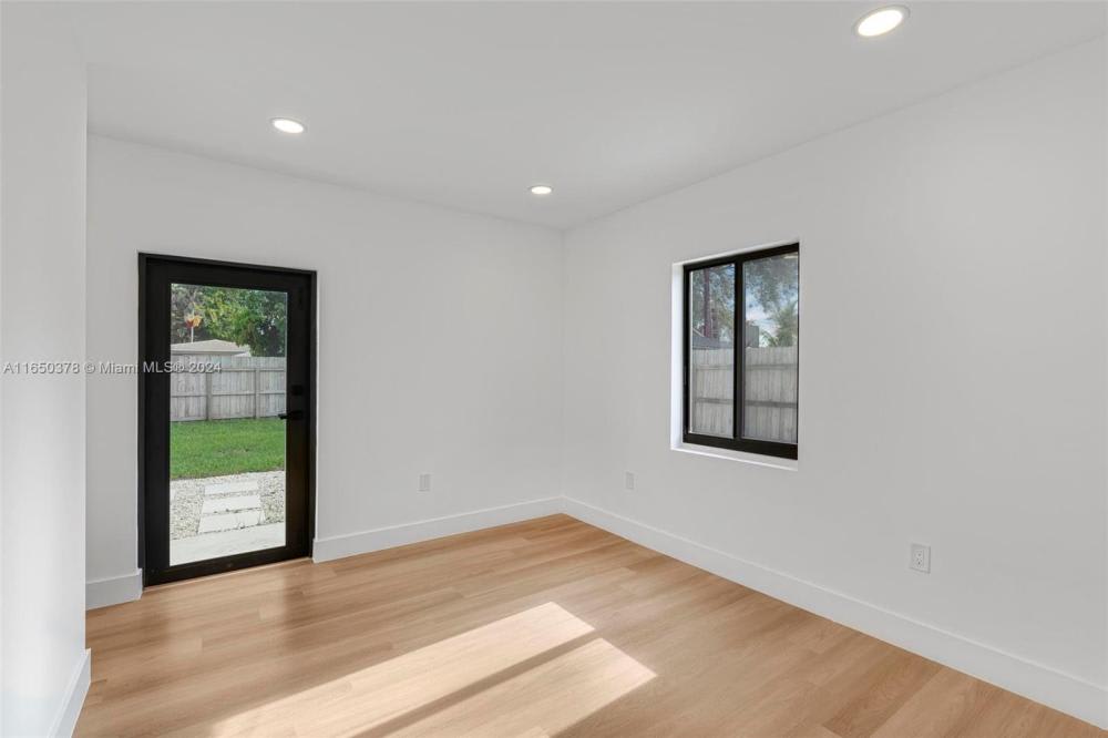 2174 NE 174th St – photo 2