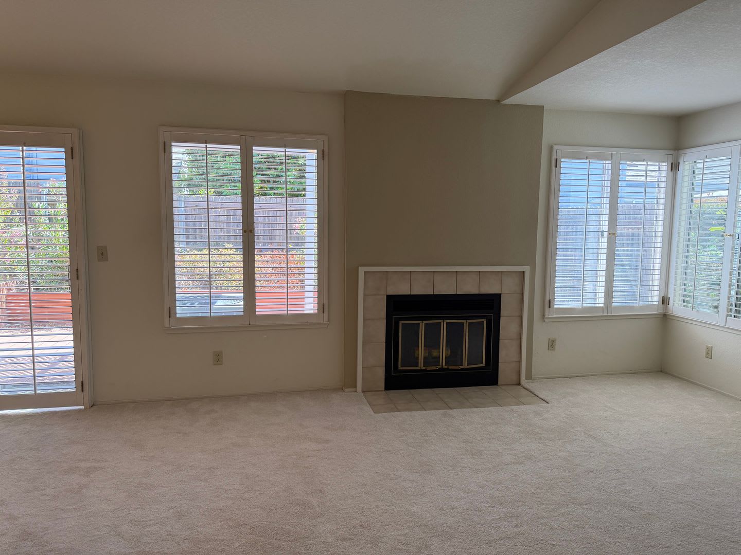 Beautiful 3 Bedroom Home in Gated Brentwood Place Community – photo 4