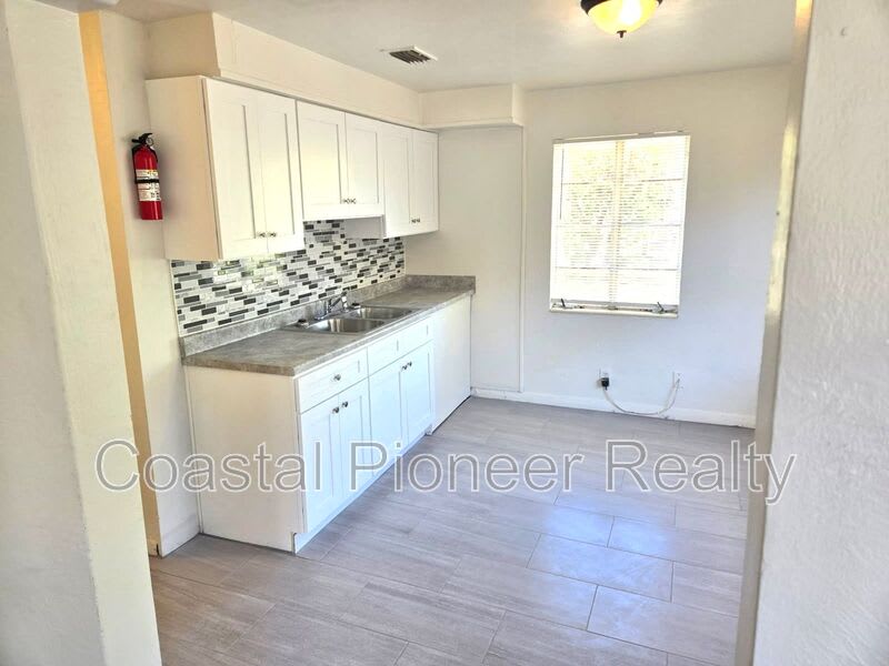 3405 E 21st Ave – photo 2