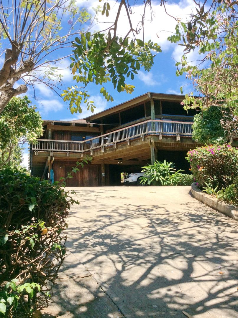 Very Private Mostly Furnished Rustic Maui Meadows Home With Large Pool Walk Around Deck With Panoramic Ocean Views Available For 6 Months Only – photo 3