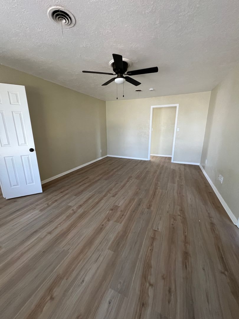 4 bed 1.5 Bath – photo 2