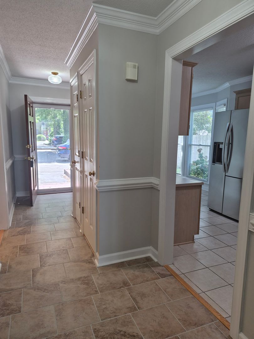 New Listing – photo 4
