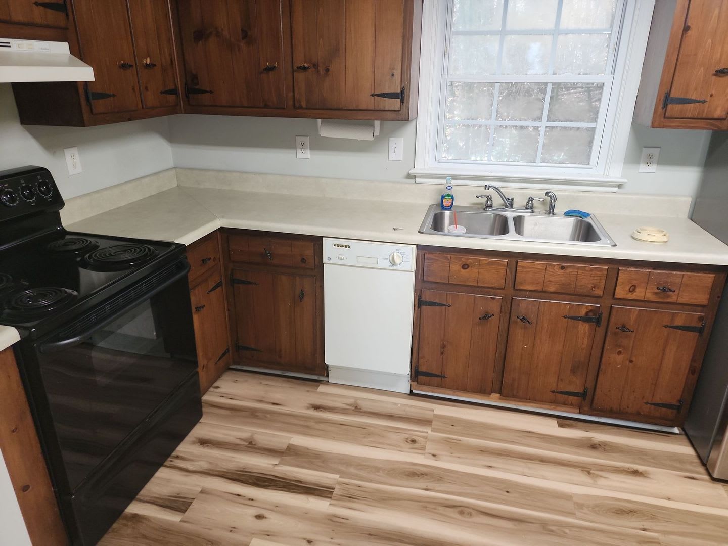 Coming Soon! Charming 3-Bedroom Home in Woodhaven Shores! – photo 2