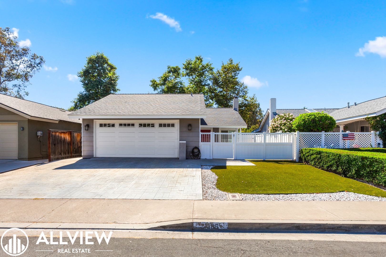Beautifully Upgraded Single Level Home in Lake Forest Available NOW! – photo 1