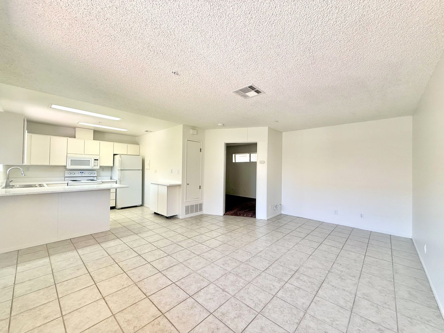 AVAILABLE NOW!! 1 Bedroom 1 Bathroom!! 55+ Apartment in Palm Desert – photo 2