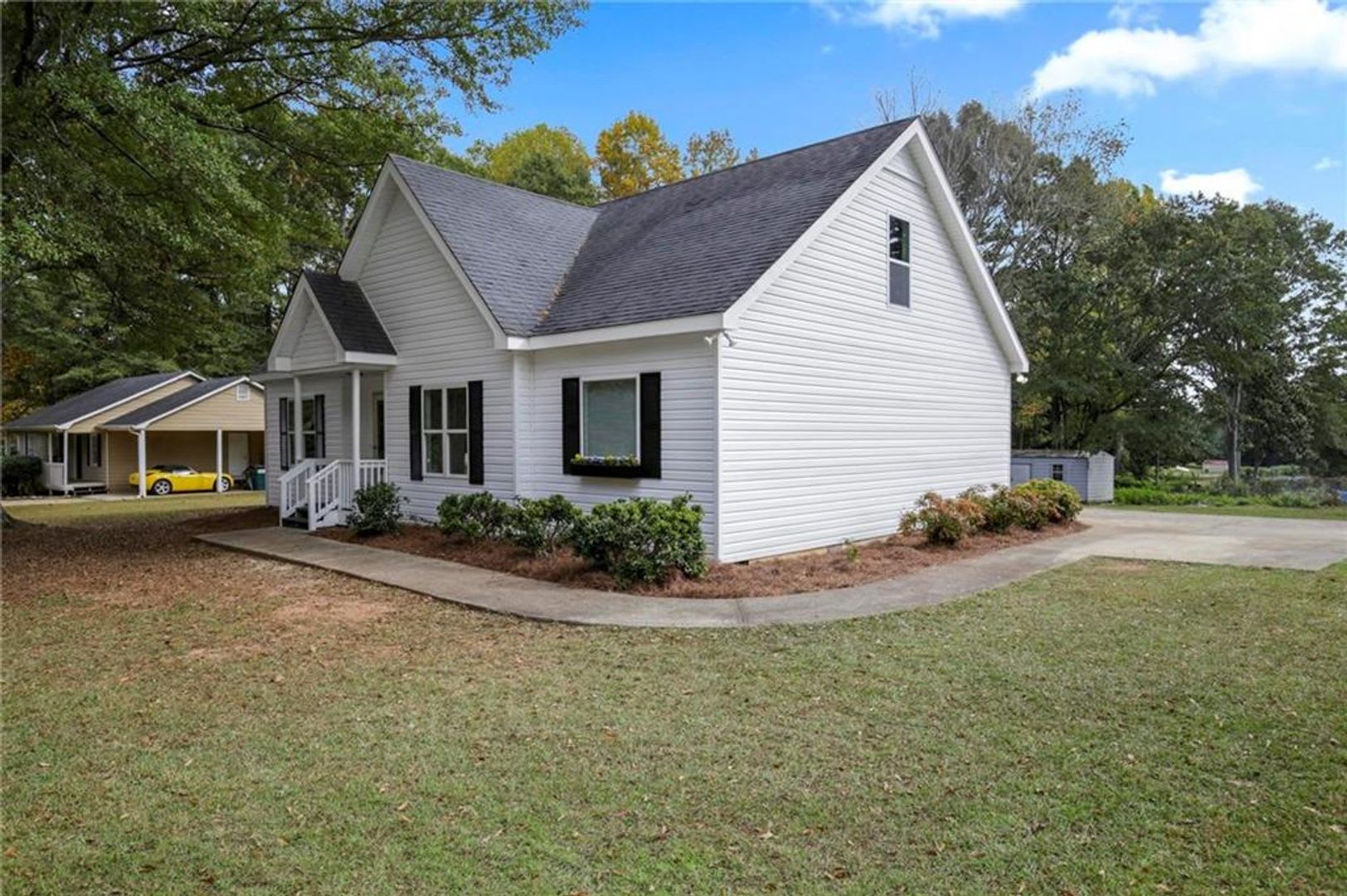 Beautifully Remodeled Home on Large Corner Lot – photo 2