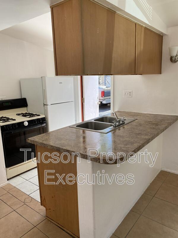 1646 North Beverly Avenue – photo 3
