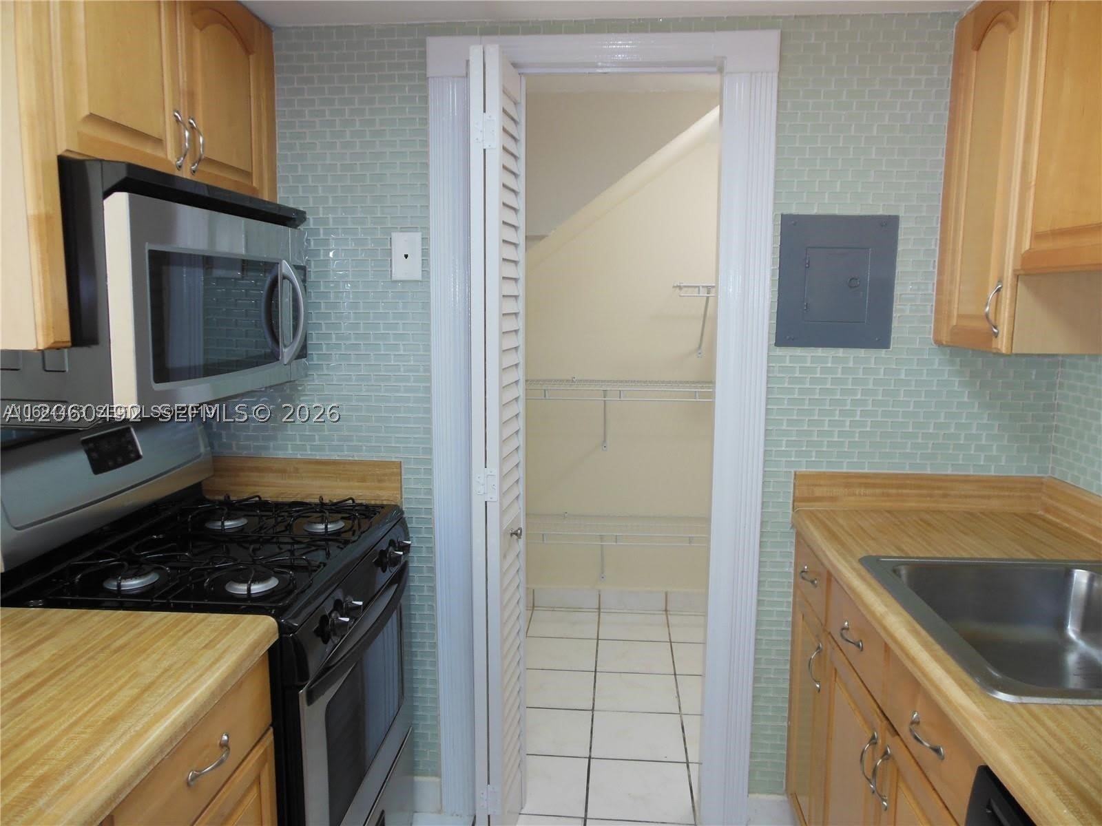 1350 W 53rd St – photo 2