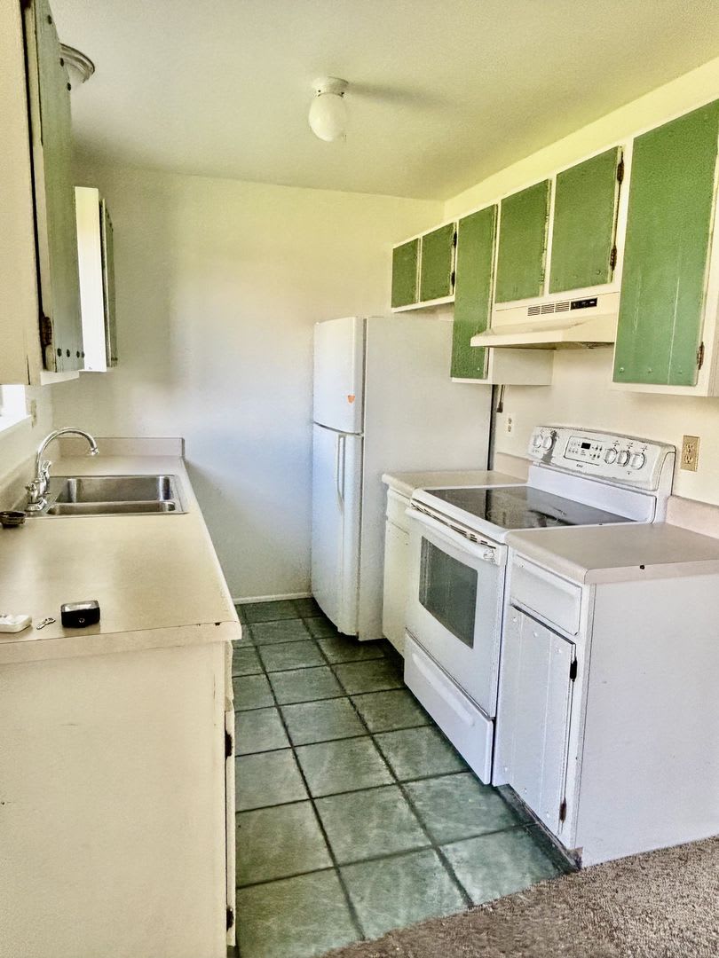 Charming Condo With Spacious Layout Move In Mid August – photo 2