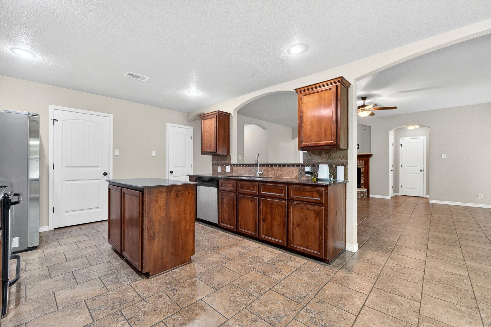 6005 Newcastle Dr. – photo 5
