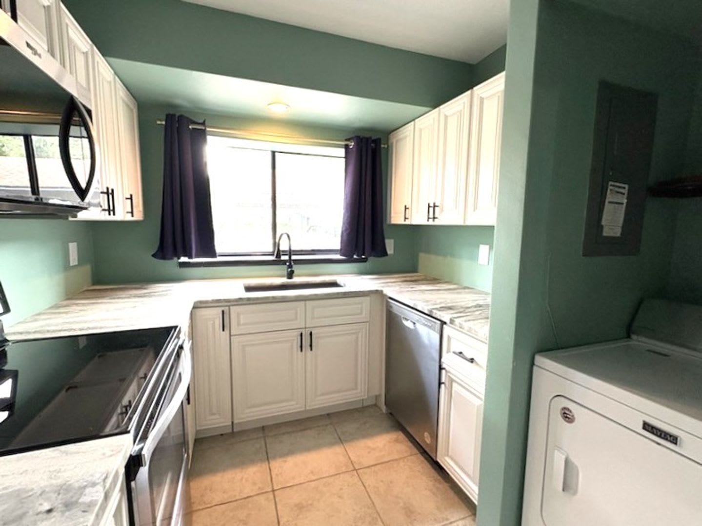 Beautiful Townhome In Fair Oaks – photo 4