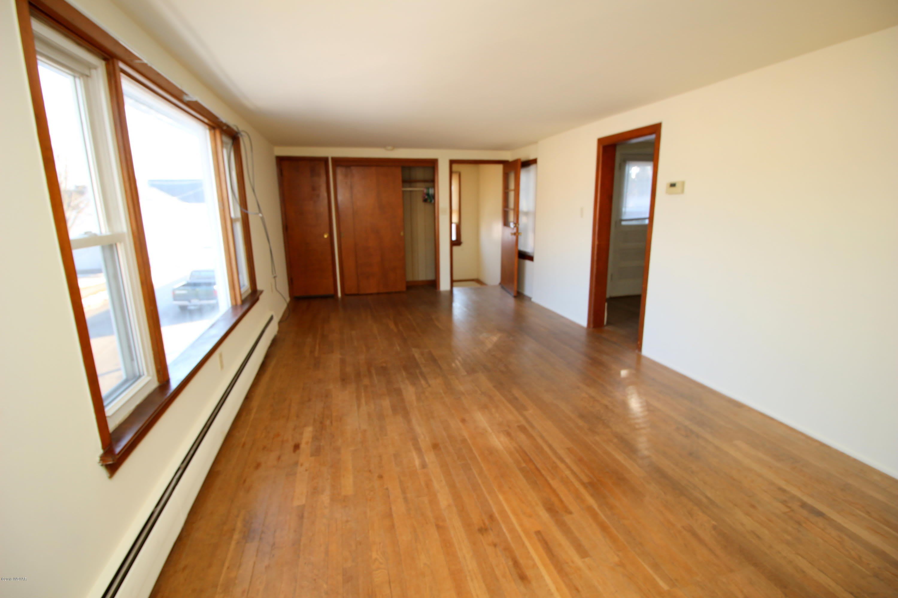 209 N WASHINGTON Street – photo 2