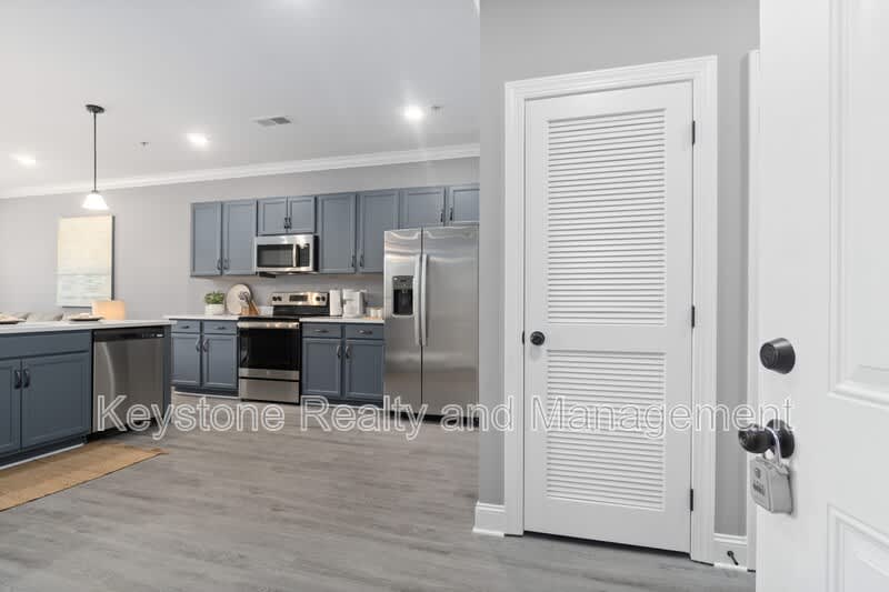 138 Center Pointe Drive – photo 2