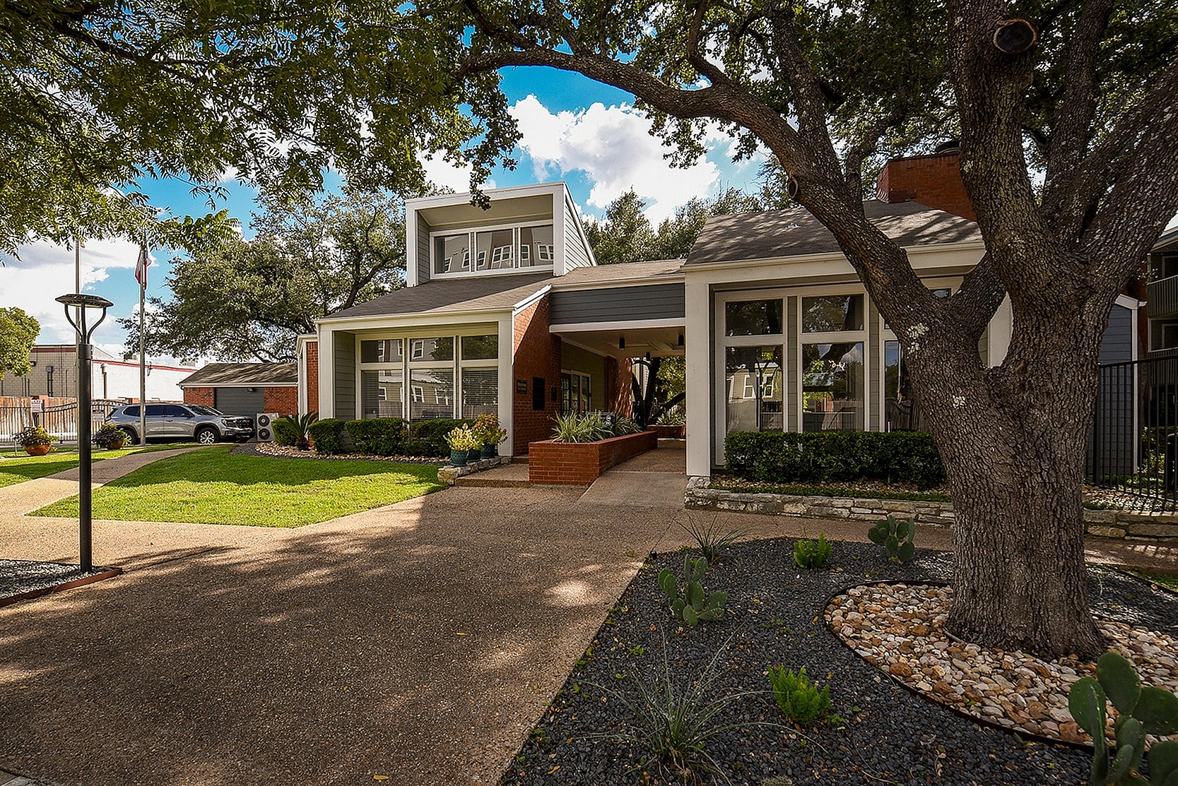 Woodchase Apartments – photo 1