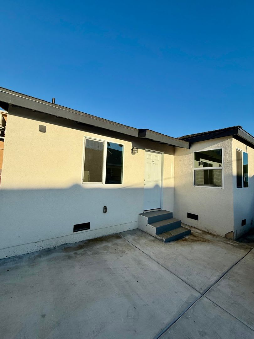 BEAUTIFUL 2 BEDROOM! MUST SEE – photo 2