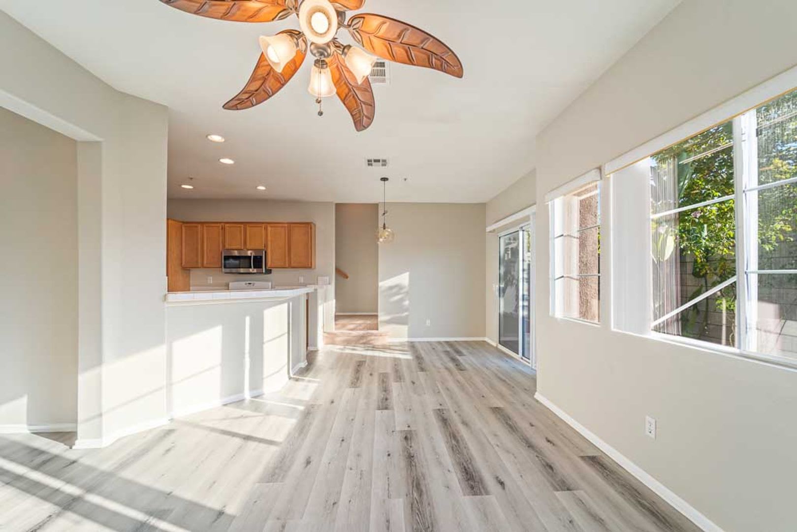 Gorgeous Town Home- Gated community- Pool – photo 5