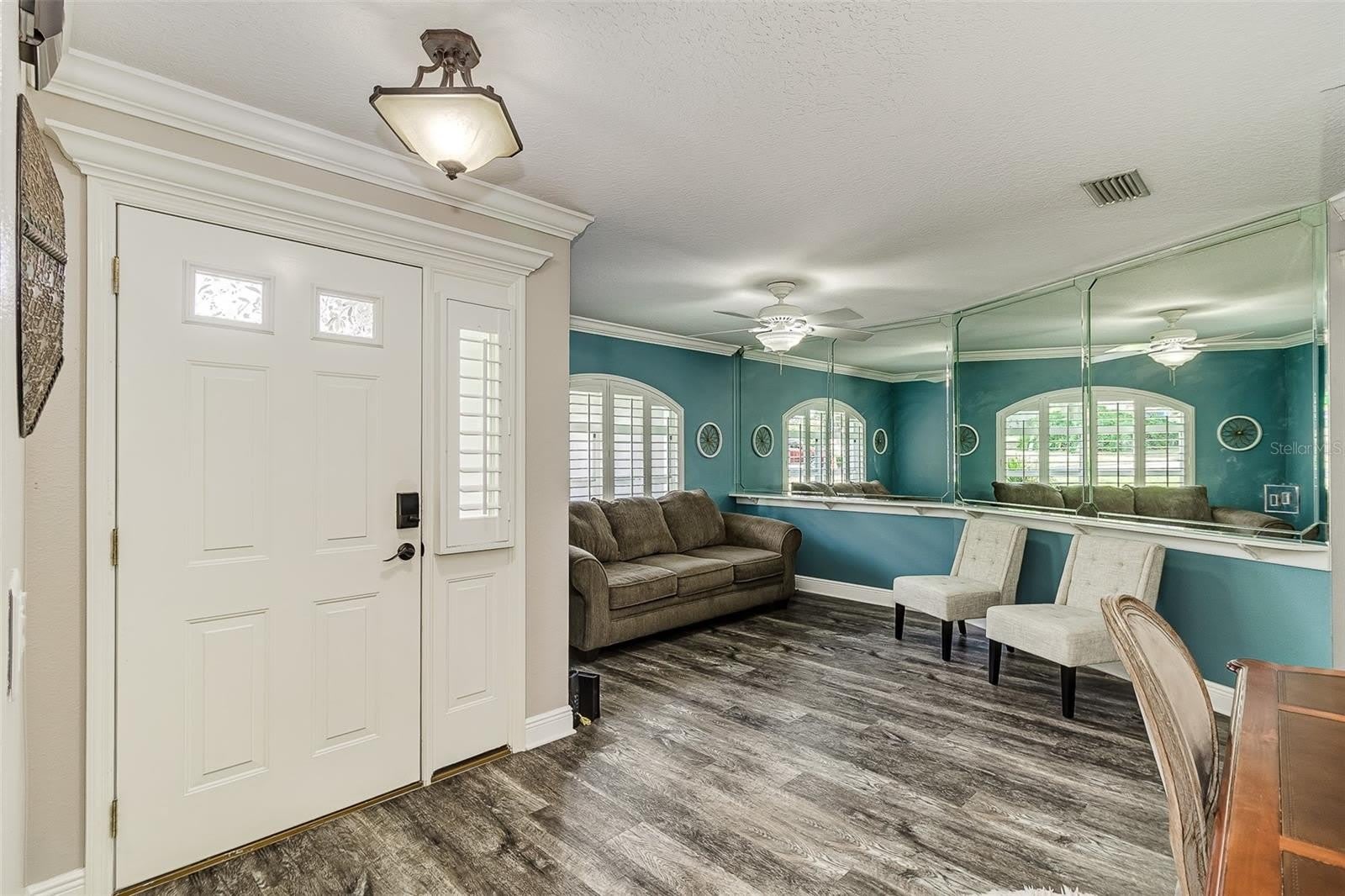 5864 MANCHESTER Drive W – photo 2