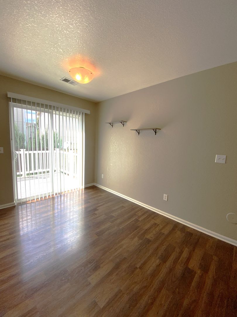 Beautiful South Lakewood Home with Updates, Space &amp; Convenience! Available 8/10/2026 – photo 4