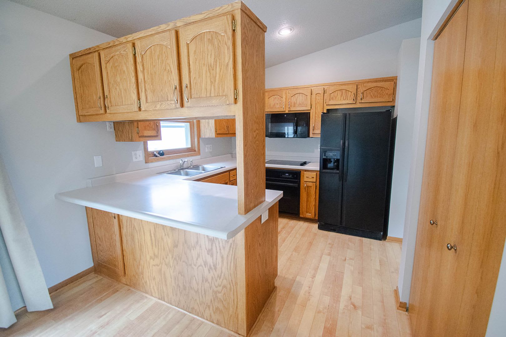4 Bedroom Home With Fenced Yard Garage Dog Friendly – photo 5