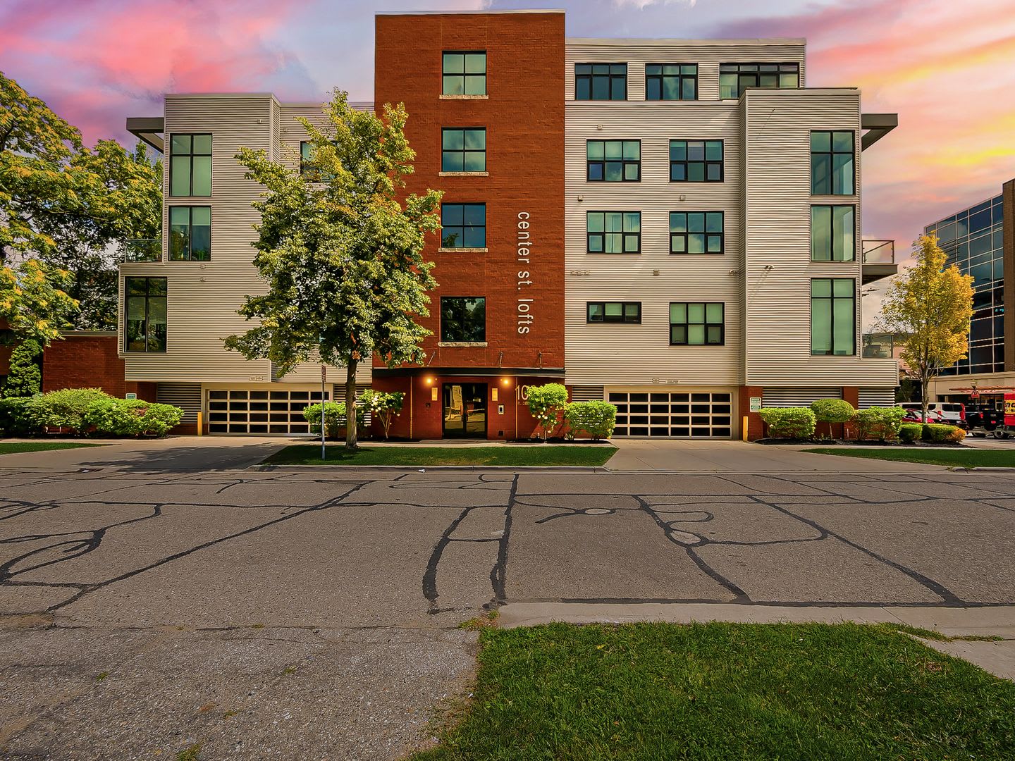 Modern Downtown Royal Oak Living! – photo 1