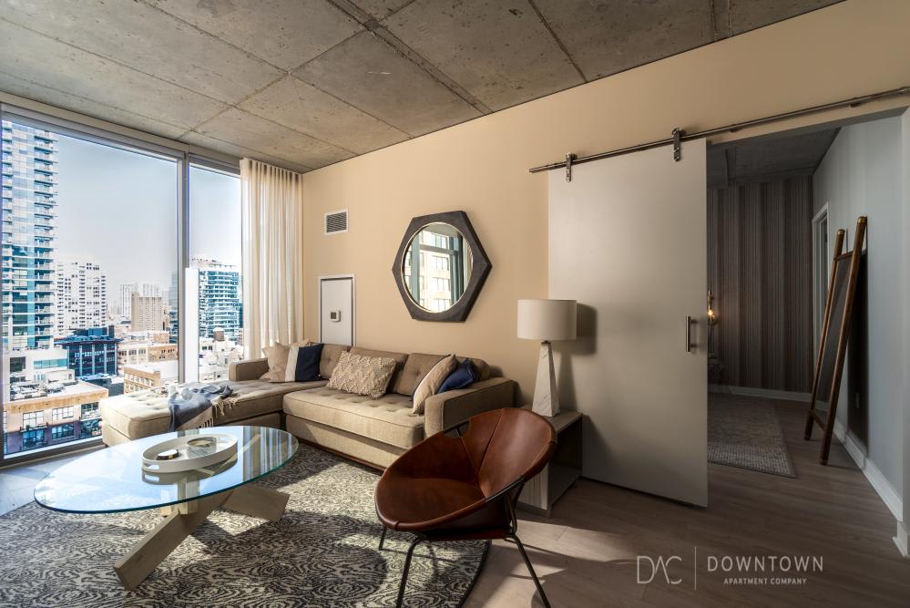 315 E Illinois – photo 2