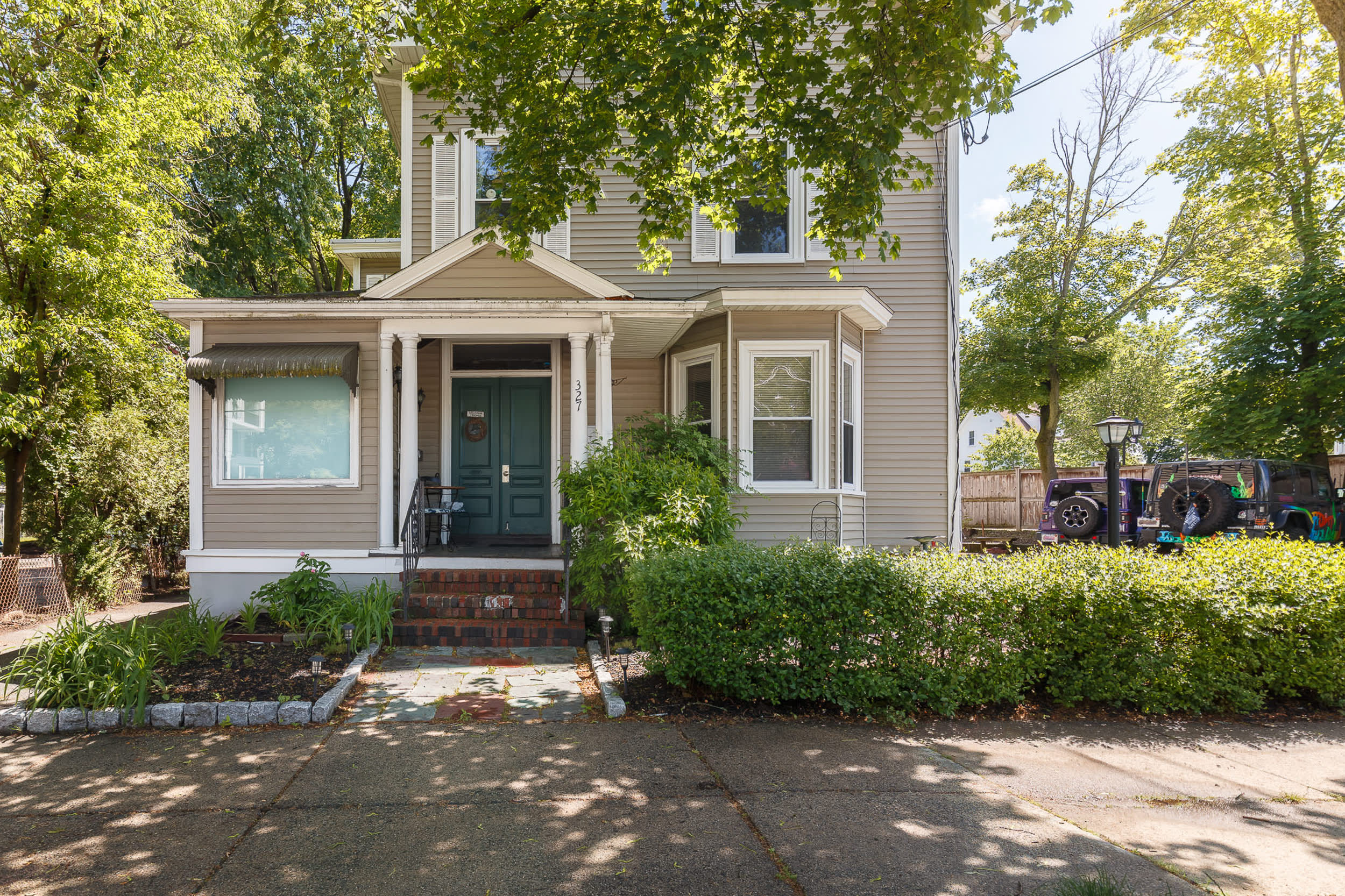 327 Lafayette St – photo 2