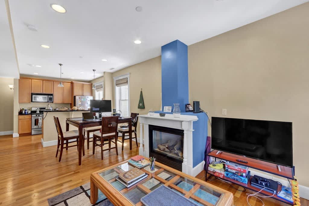 292 Western Ave – photo 1