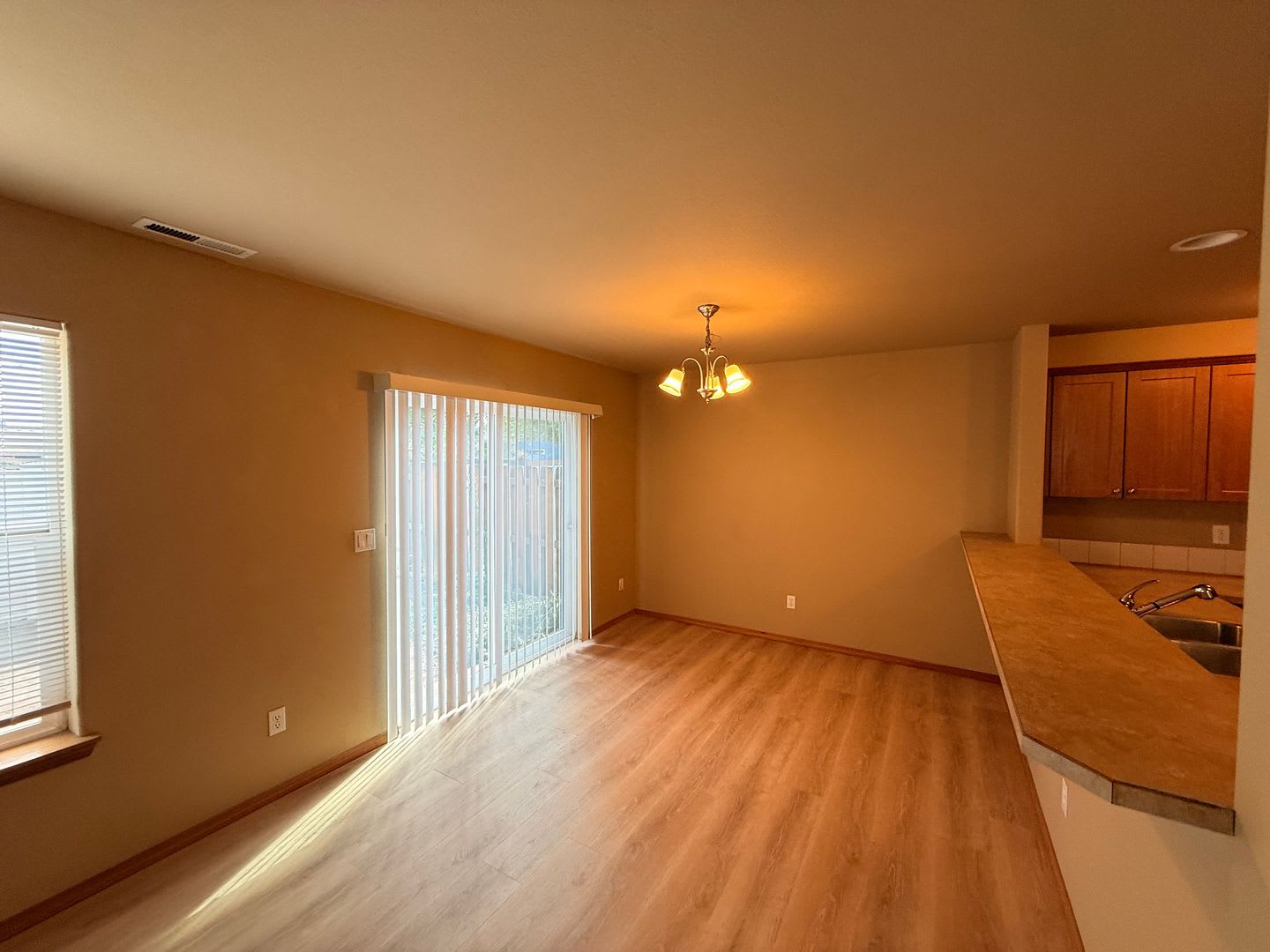 BRIGHT, OPEN LIVING IN THE HEART OF REDMOND!! – photo 2