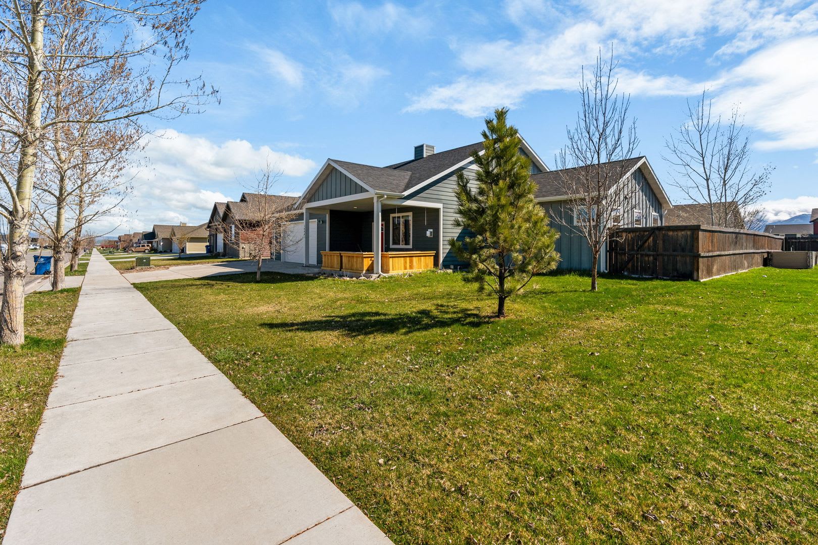 Gorgeous 4 Bedroom Home in Ryen Glenn – photo 3