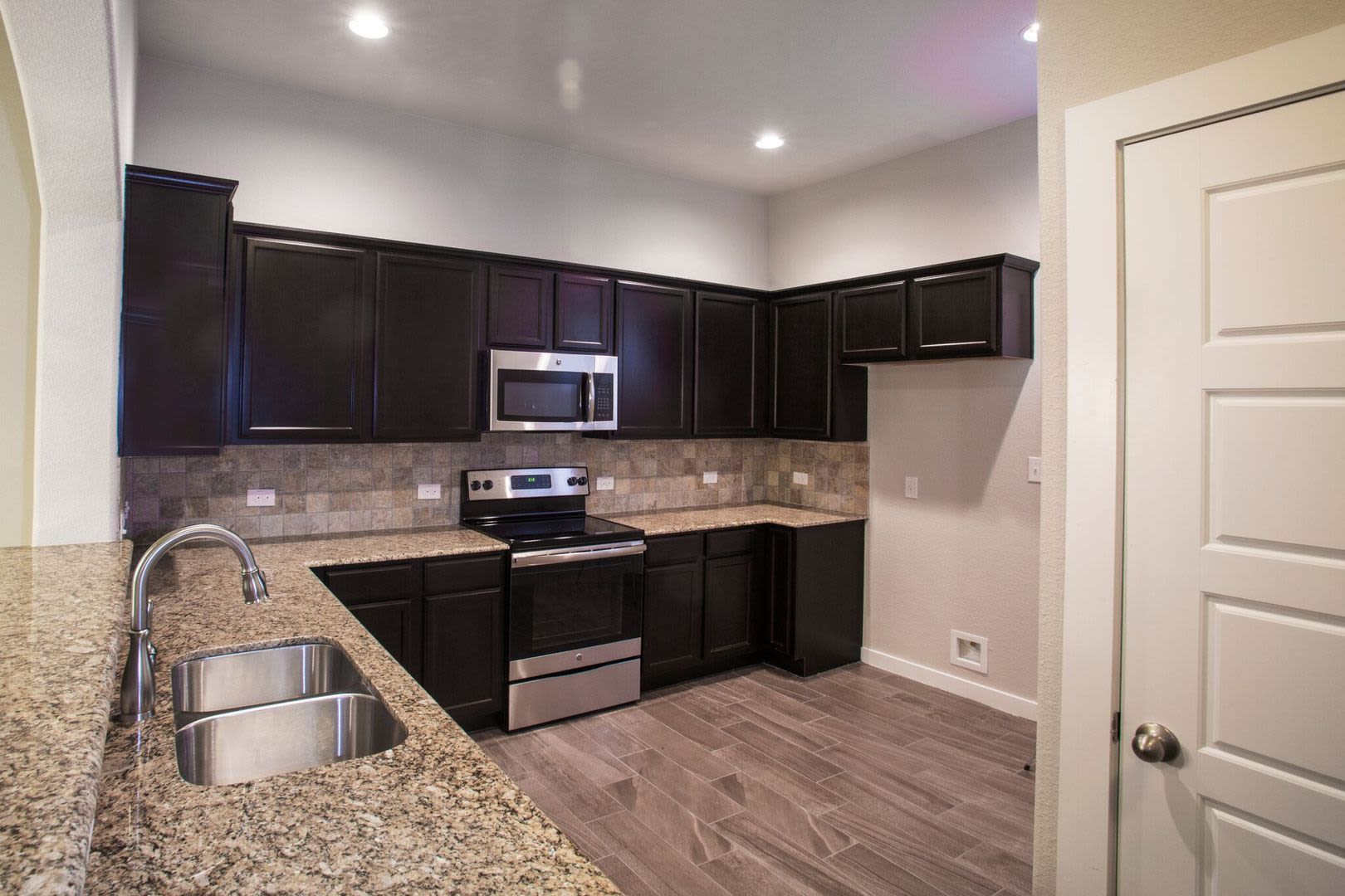 Beautiful 3 Bedroom Luxury Townhome, Kyle, Texas! – photo 5