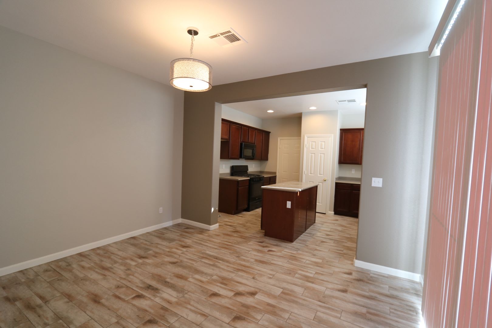 Beautiful 2 Story 3 Bedroom Home located in the Southwest – photo 5
