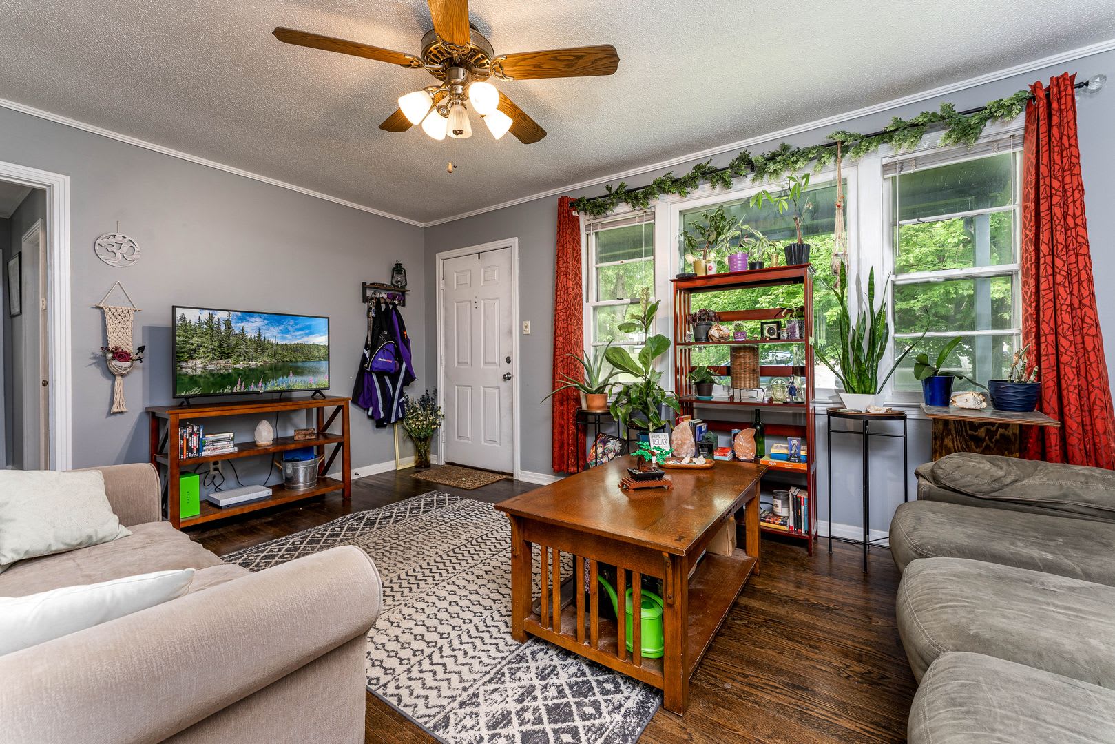 AVAILABLE NOW at a Good Price. 3 Bed 1 Bath FOR LEASE in Columbia. $1200 Rent. – photo 5