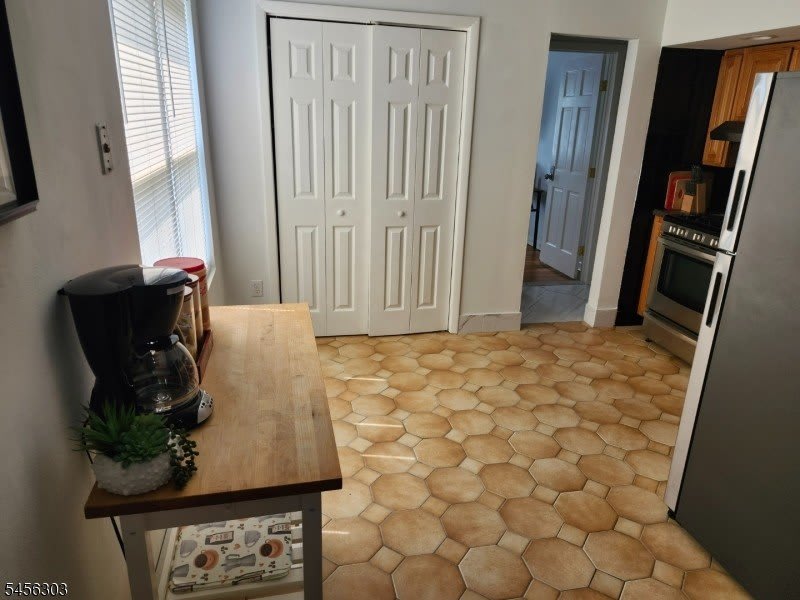 373 Main St – photo 2