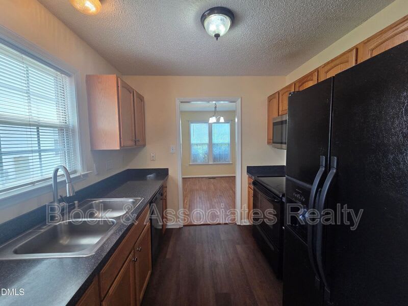 116 Cliffdale Road – photo 3